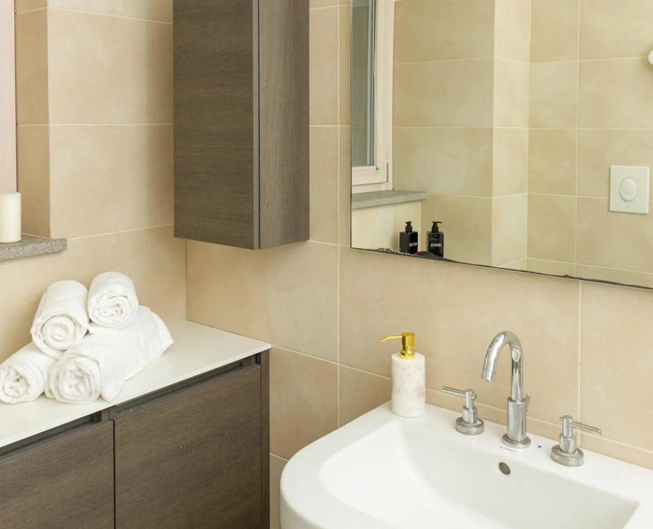 Gym And Pool Exclusive Apartment Milán